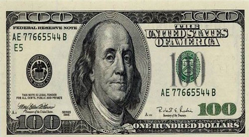 ベンジャミン・フランクリンの肖像が描かれた米国の100ドル紙幣。.